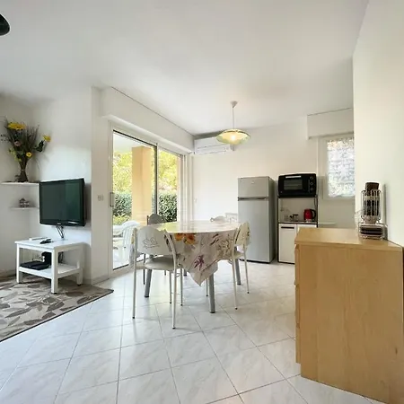 Superb With Garden Near The Sea Apartment Frejus